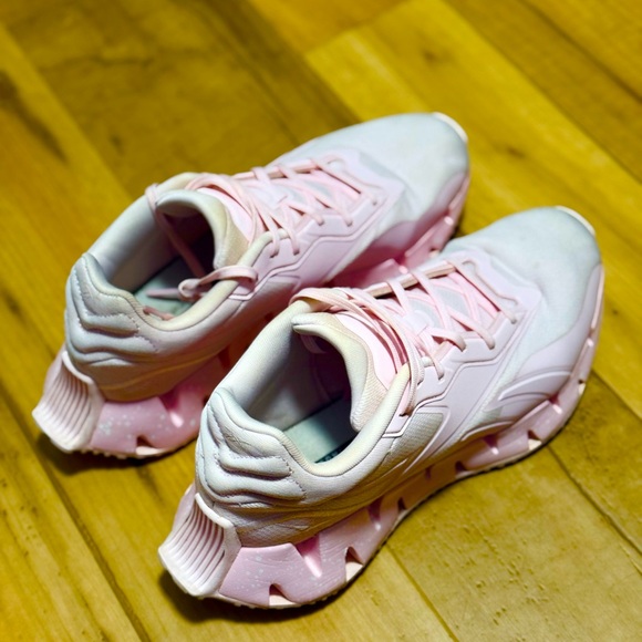 Reebok Women's Light Pink Sneakers Gently used - Picture 7 of 9